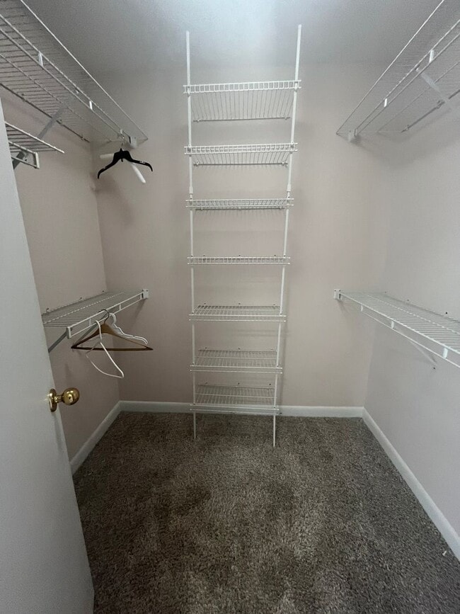 Building Photo - Beautiful 3 Bedroom 3 Bathroom Single Family Home