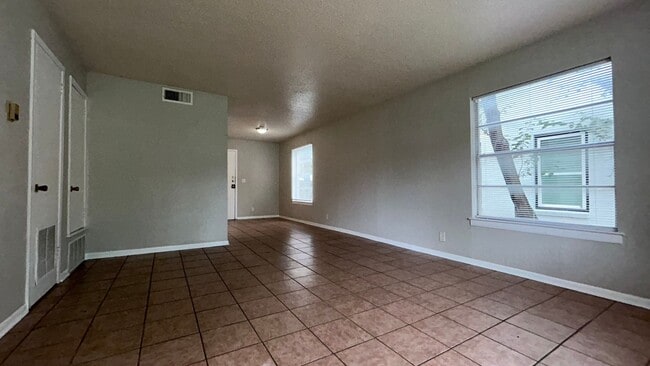 Building Photo - Hidden Gem, Walking distance to TCU!