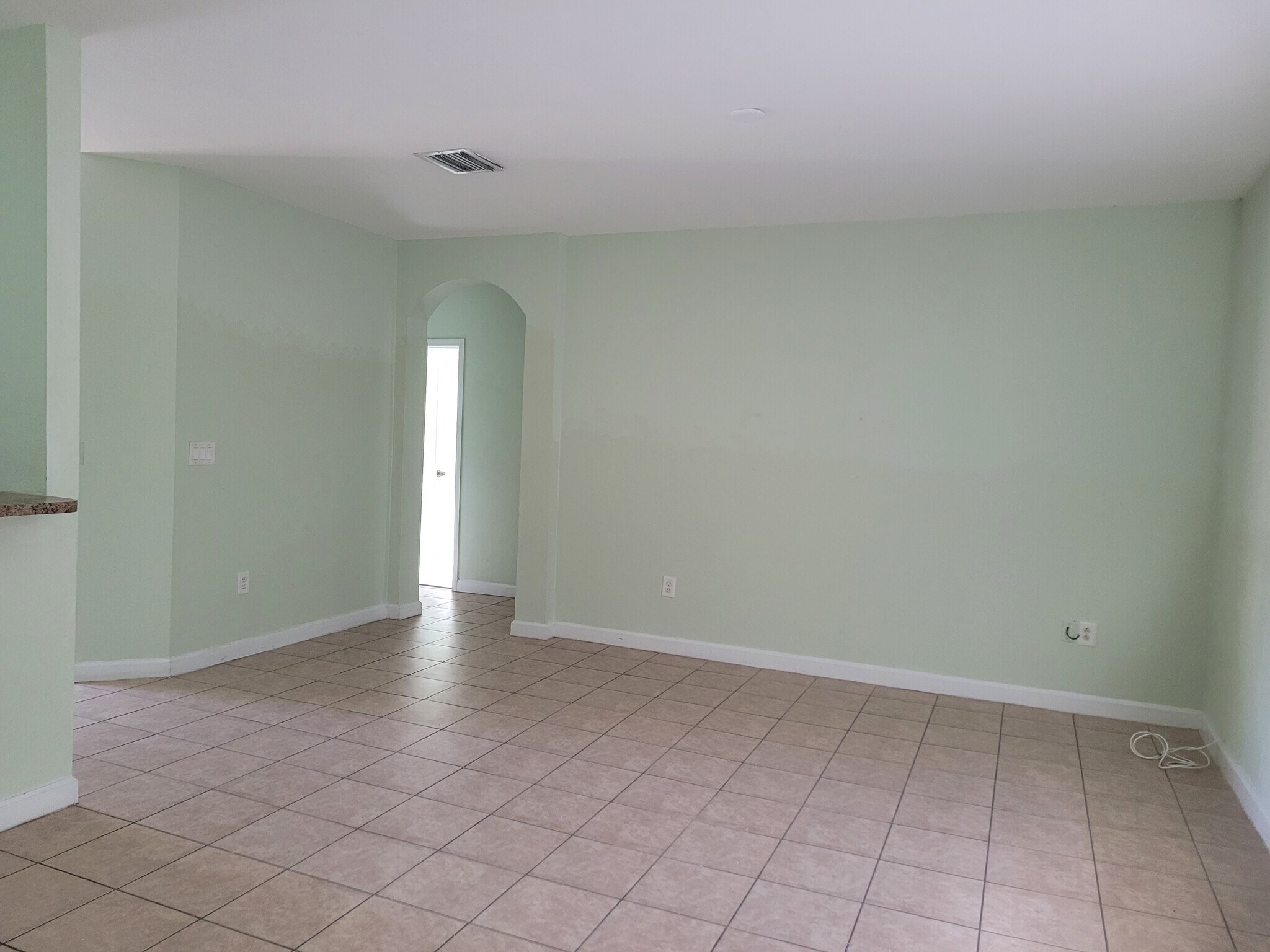living room - 3365 NE 14th Dr
