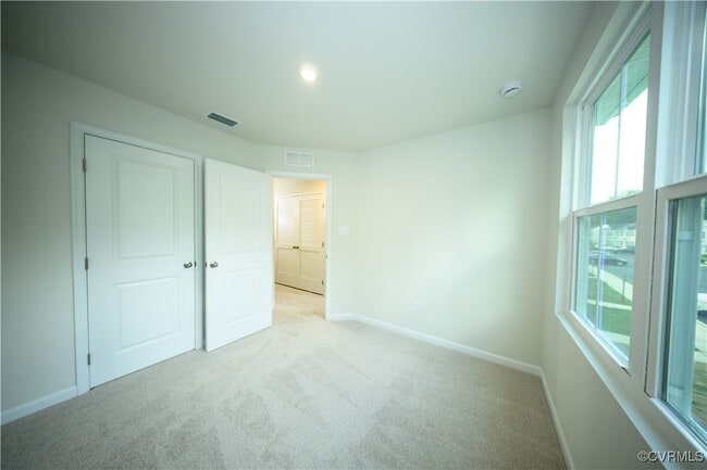 Building Photo - 1121 Canterbury Rdg Rd