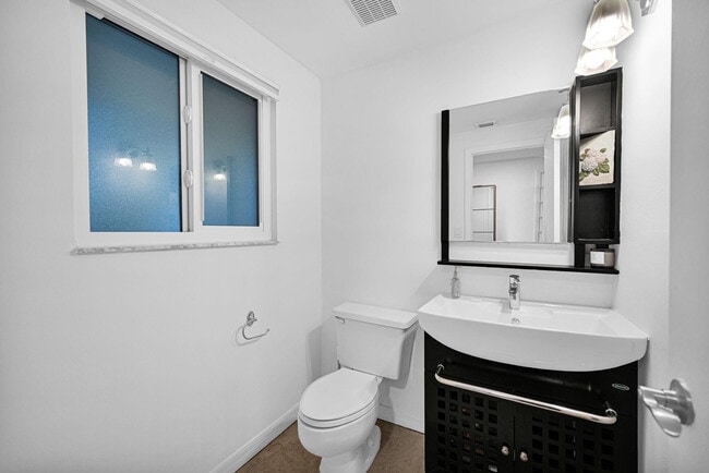 Building Photo - 21385 Marina Cove Cir