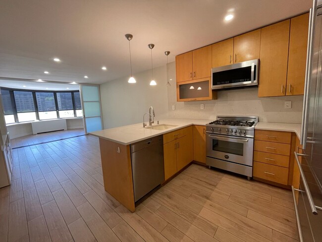 Building Photo - 330 E 38th St