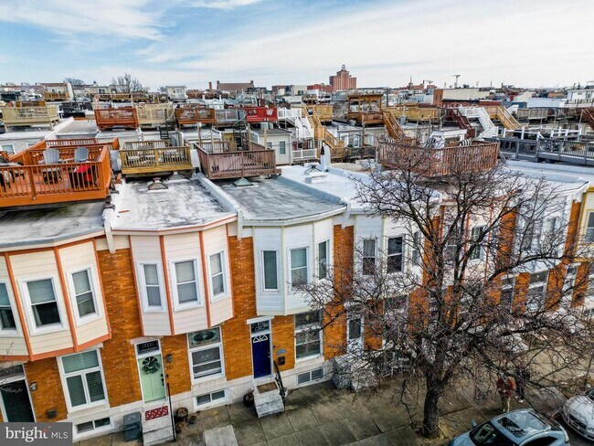 Building Photo - 713 S Linwood Ave