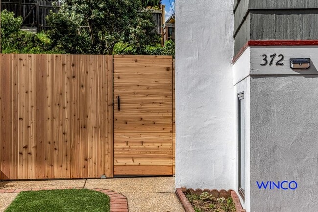 Building Photo - 372 Avalon Dr