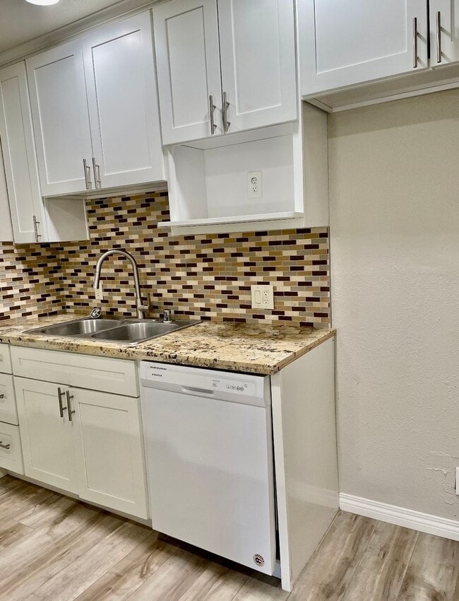 Building Photo - LINCOLNVIL9849