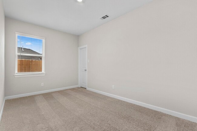 Building Photo - 926 Whispering Winds Dr