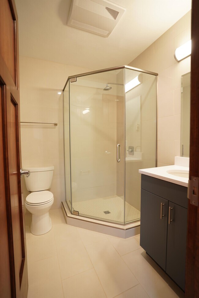 Building Photo - 704 Jefferson St