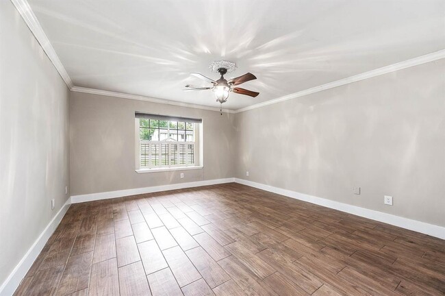 Building Photo - 10715 Elmdale Dr