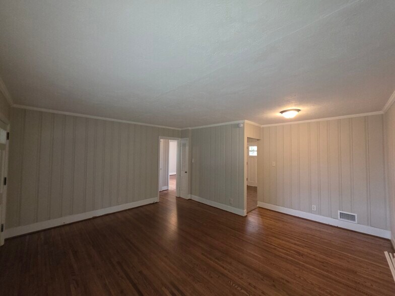 Building Photo - 1322 Briar Creek Rd