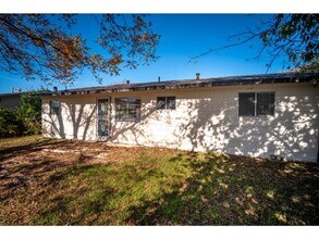 Building Photo - Nice and Convenient Home