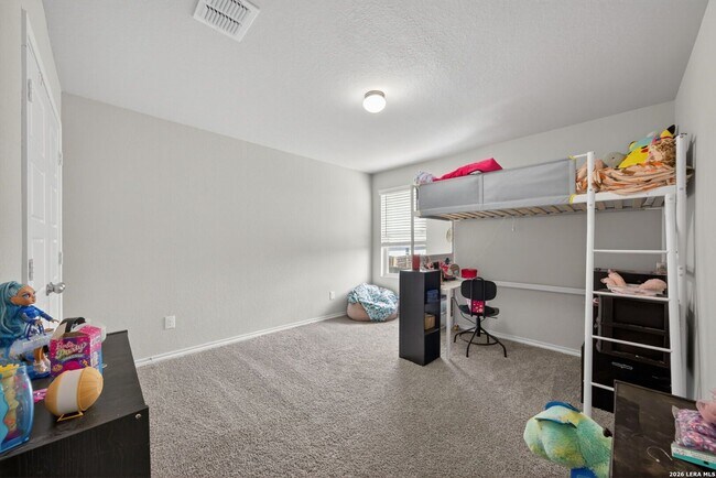 Building Photo - 4 Bedroom/2.5 Bath Summerhill Subdivision