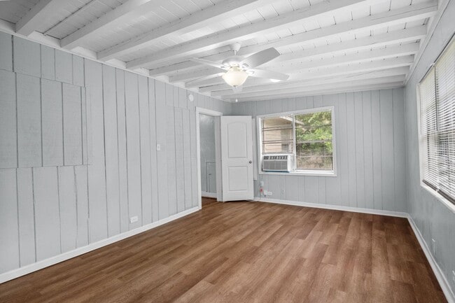 Building Photo - Cozy 3 Bedroom, 1 Bath Home - Spacious Liv...
