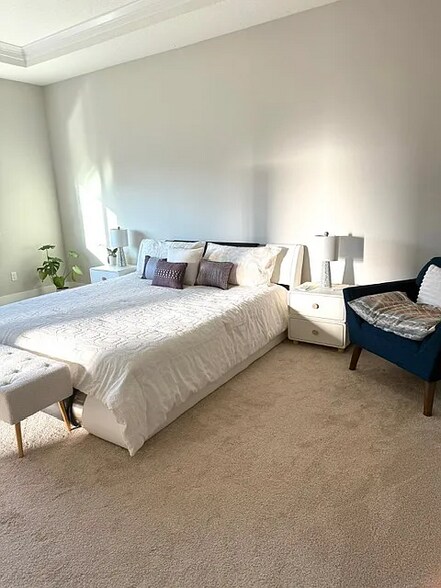 Building Photo - 12053 NW Weaver Ln