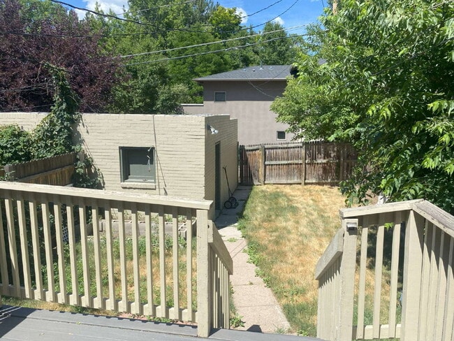 Building Photo - "Charming 2-Bedroom Haven in the Heart of ...