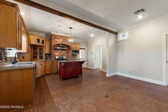 Building Photo - 300 Oak Hollow Dr