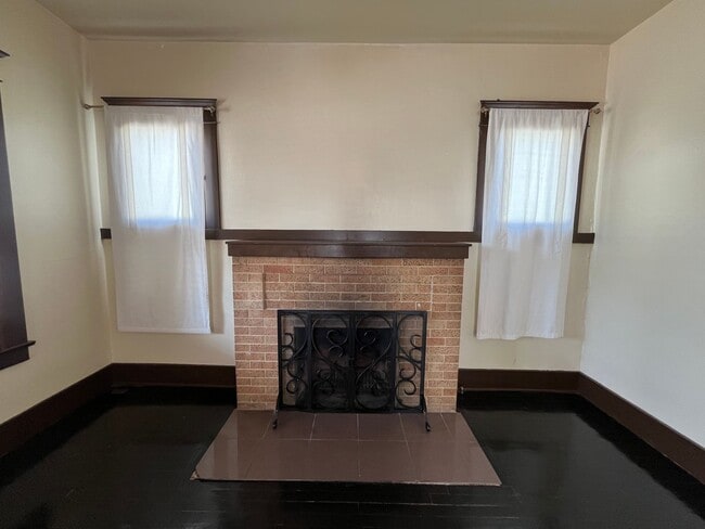 Building Photo - Historic, Charming Home in Coronado Distri...