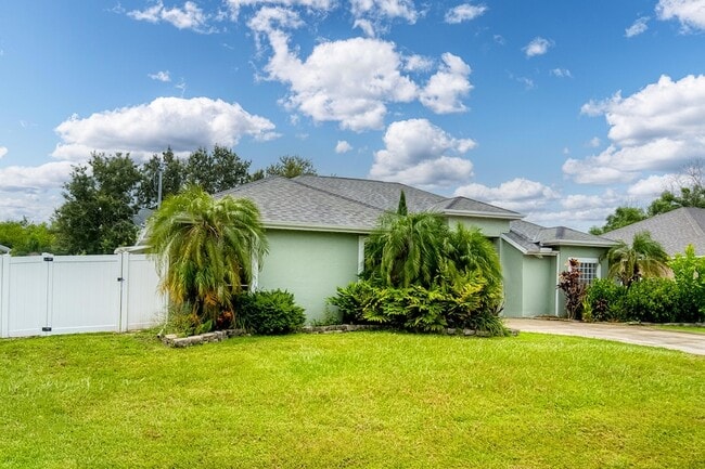 Building Photo - 6715 NW Pinson Ct