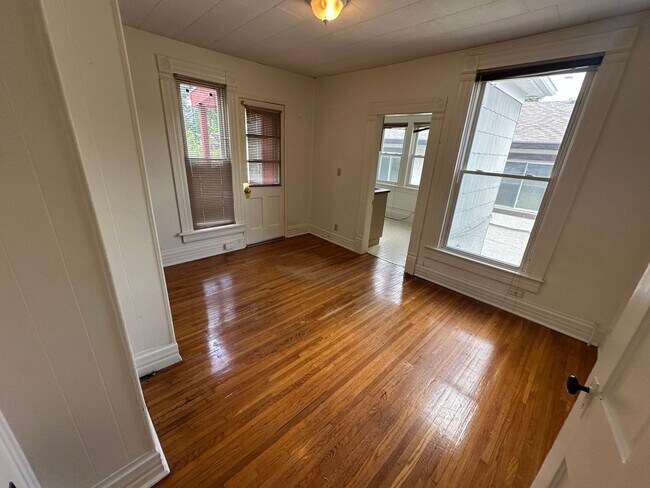 Building Photo - North Campus OSU Single Family Home with 2...