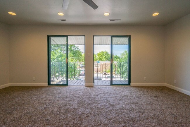 Building Photo - Fully Remodeled Townhome in the Heart of D...
