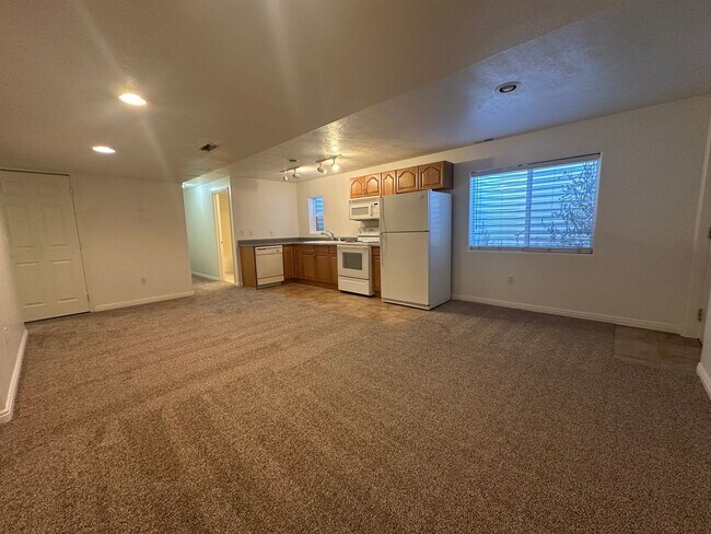 Building Photo - Freshly Painted, New Carpet Throughout - Home For Rent In Springville!!!