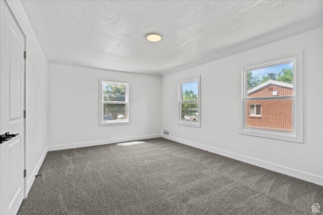 Building Photo - 2480 Jackson Ave