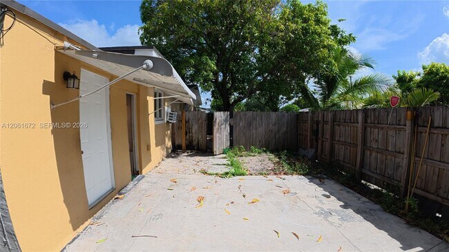 Building Photo - 5400 SW 36th St