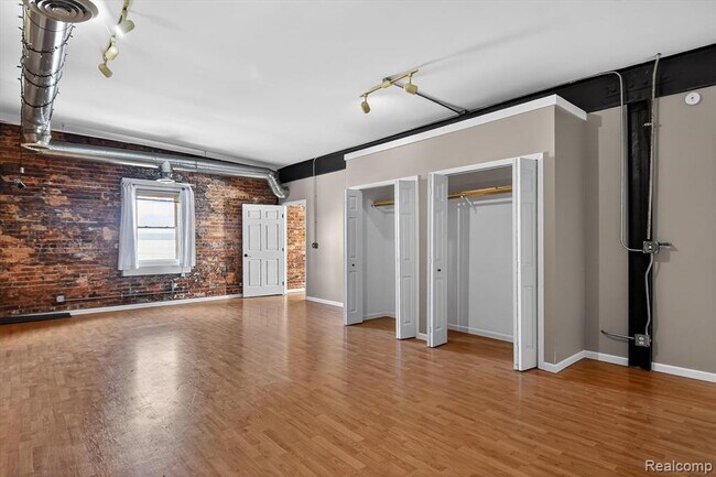 Building Photo - 1104 4th St