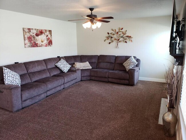 Building Photo - 42 E 1825 N