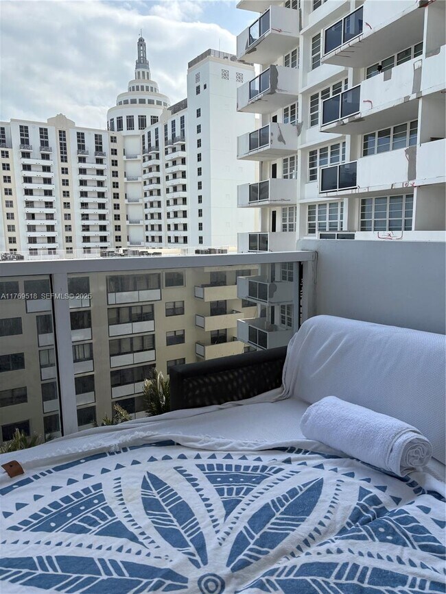 Building Photo - 100 Lincoln Rd