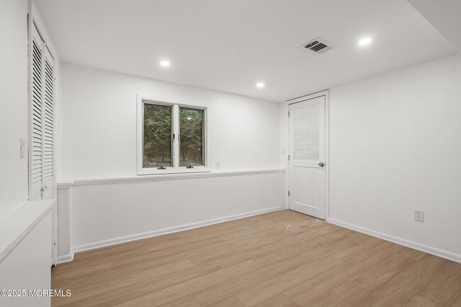 Building Photo - 42 Arno St