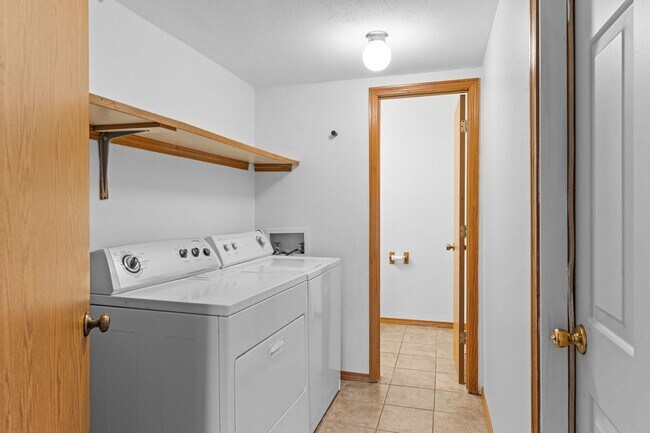 Building Photo - Spacious 4 Bedroom Home in Longmont