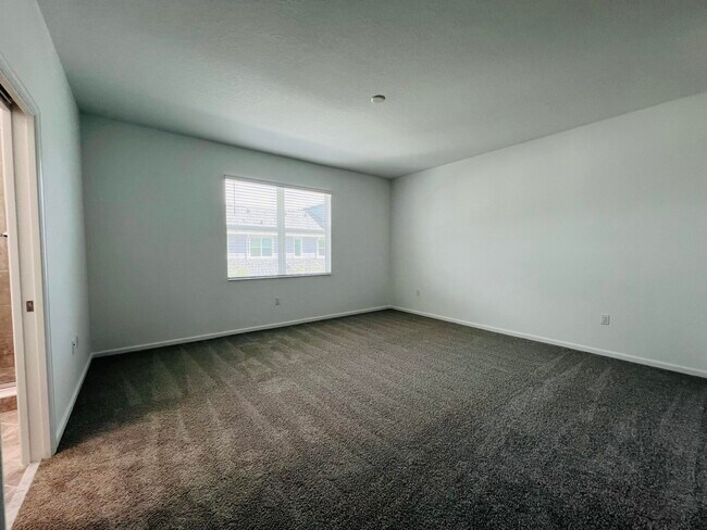 Building Photo - 16411 Powerscourt Dr