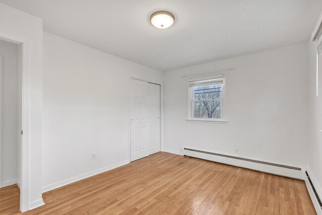 Building Photo - 4 Soundview Ave