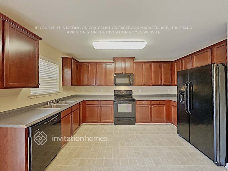 Building Photo - 2942 Village Center Dr