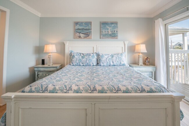 Building Photo - OFF-SEASON MONTHLY RENTAL AVAILABLE MARCH OF 2026