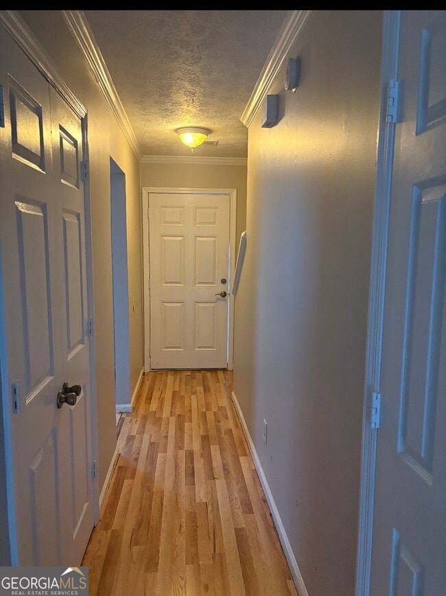 Building Photo - 2059 Charter Ln