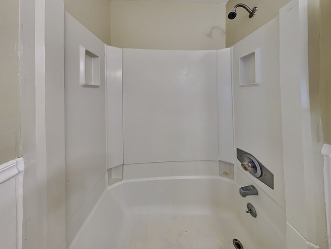 Building Photo - 158 Highland Ave