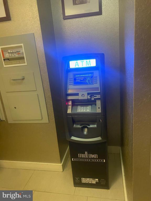 Building Photo - 5750 Bou Ave