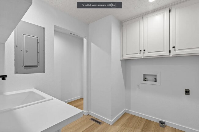Building Photo - Welcome to your dream home! 4 bedroom 3 ba...