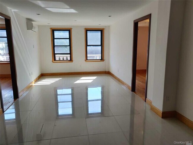 Building Photo - 84-01 37th Ave