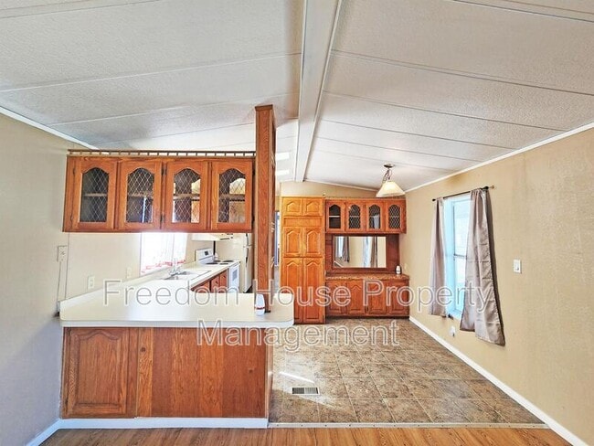 Building Photo - 80 Stanley Dr