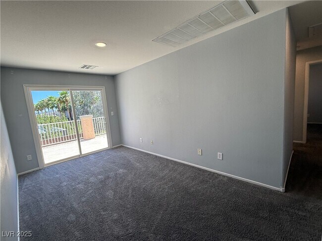 Building Photo - 684 Magrath St