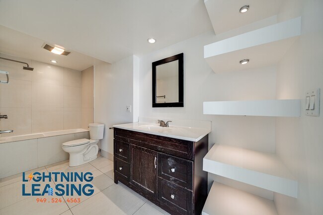 Building Photo - 3949 Los Feliz Blvd