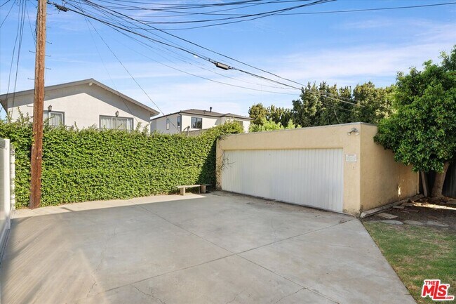 Building Photo - 1472 S Crest Dr