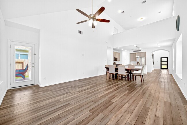 Building Photo - 29897 Dovetail Blf Ln