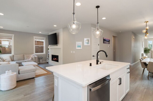 Building Photo - Newly Remodeled 4bed/2.5bath Home in Gig Harbor!