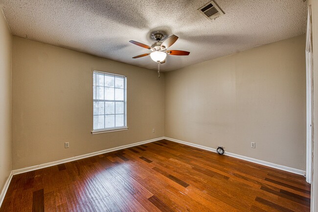 Building Photo - Spacious Home for Rent!