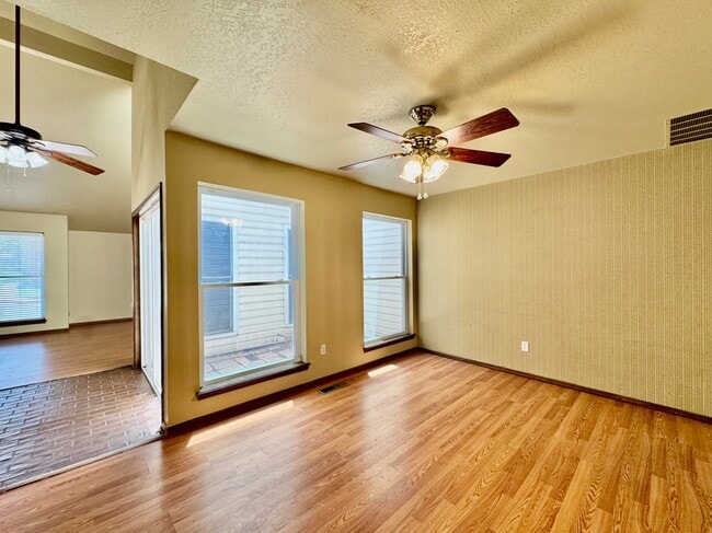 Building Photo - 415 Timberwind Rd