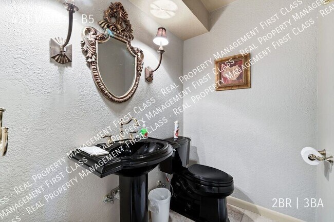 Building Photo - 421 Watts-B5