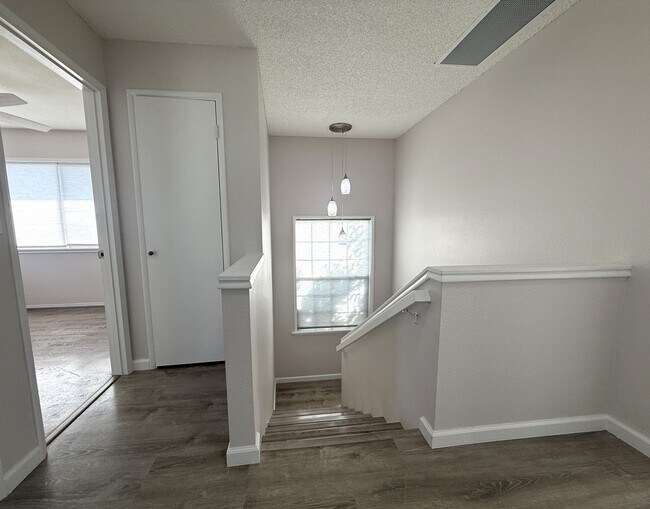 Building Photo - MALANAI IN KAPOLEI - 3 BDRM/2.5 BATH/ENCLOSED GARAGE